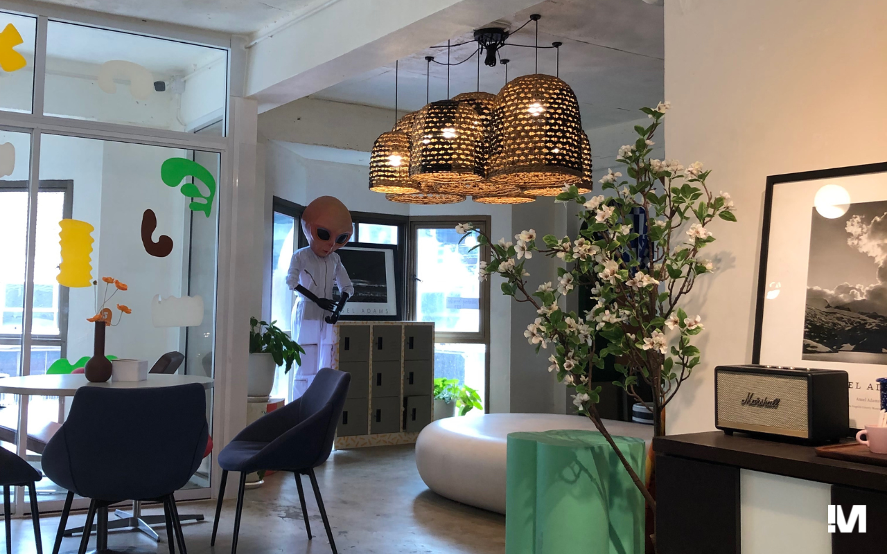 NINE TAILS ON RADIO ถนนวิทยุ